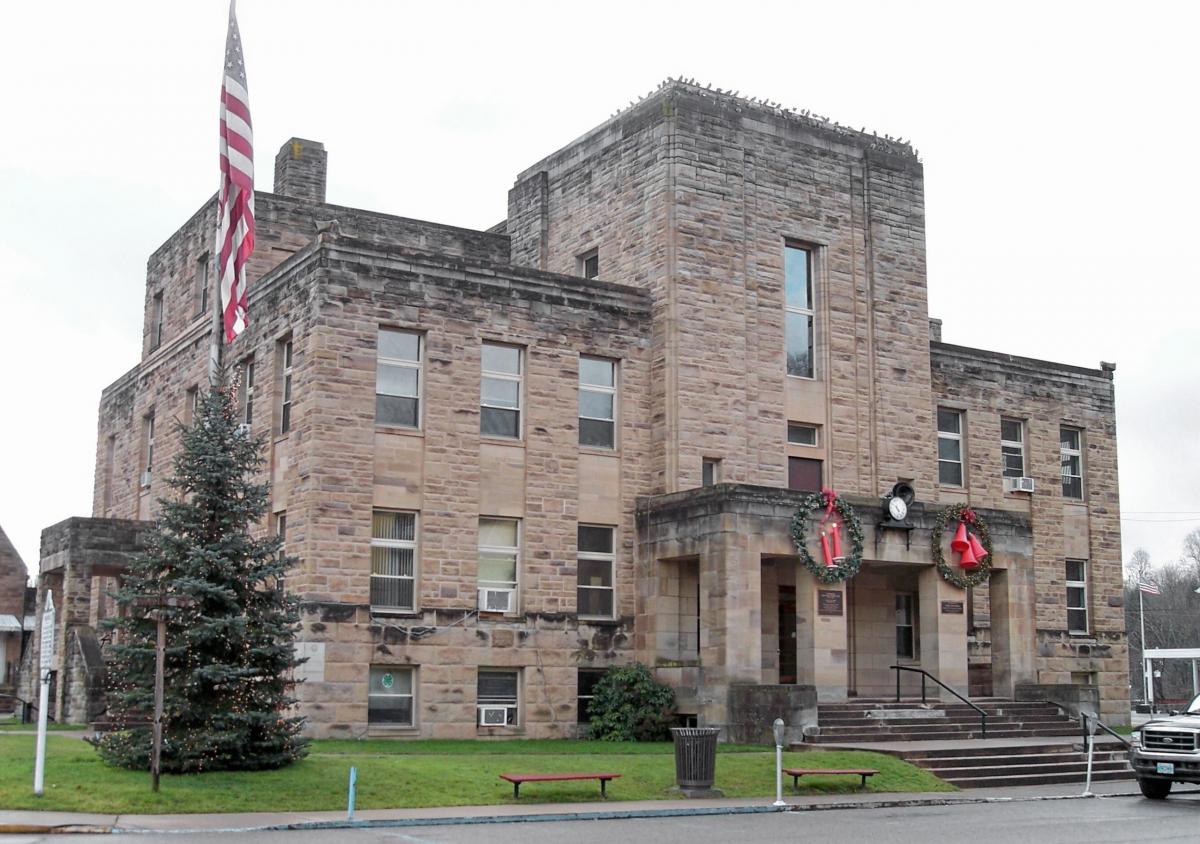 Calhoun_County_Courthouse_WV